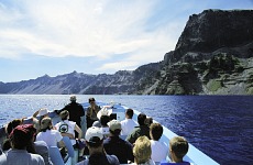 Na lodi, nasloucháme přednášce.