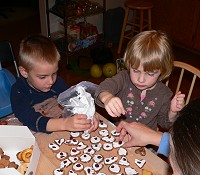 Decorating Christmas cookies