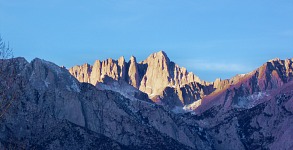 Východ slunce a Mt. Whitney. Východ slunce a Mt. Whitney.