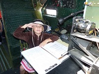Lisa na sedadle navigátora C-47 Skytrain Lisa na sedadle navigátora C-47 Skytrain