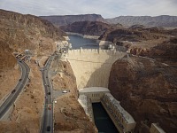 Hoover Dam - pohled z nového mostu. Hoover Dam - pohled z nového mostu.