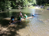 Poslední den školy je třeba řádně oslavit. Poslední den školy je třeba řádně oslavit.