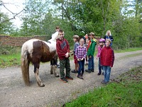 S bandou kamarádů jsme se účastnili geocachingu kolem koňských stájí. S bandou kamarádů jsme se účastnili geocachingu kolem koňských stájí.