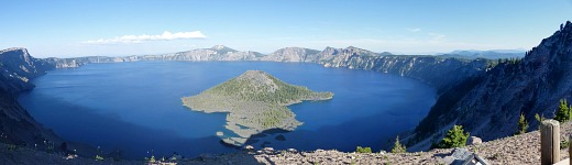 Panorama Kráterového jezera. Panorama Kráterového jezera.