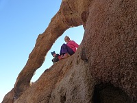 Děti v oblouku v Alabama Hills. Děti v oblouku v Alabama Hills.