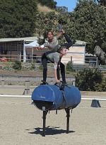 Lisa a Vidhi na písničku Fearless.