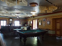 Do hospody se tudíž mohli koňáci dostavit s umytýma nohama a vyčištěnýma kopytama. Do hospody se tudíž mohli koňáci dostavit s umytýma nohama a vyčištěnýma kopytama.