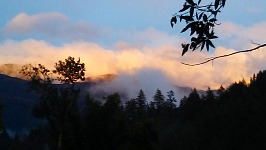 V dubnu ještě stále často pršelo a soumraky bývaly malebné (vlhký spacák už méně). V dubnu ještě stále často pršelo a soumraky bývaly malebné (vlhký spacák už méně).