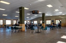 Fortunately indoor is open, we won't freeze. Number of visitors in the resort is limited because covid.