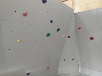 V garáži mi vyrostla stěna.