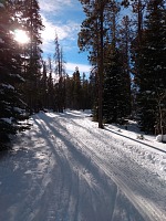 Sněhu je tolik, že se upravují i běžkařské tratě.
