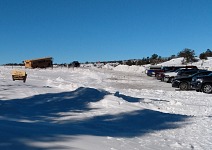 Tentokrát je autobus pouze v příkopu a neblokuje odjezd z parkoviště. Tentokrát je autobus pouze v příkopu a neblokuje odjezd z parkoviště.
