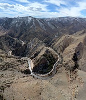 Sid se vypravil s dronem do lezecké oblasti
jménem Prachový palác v Kolorádu Sid se vypravil s dronem do lezecké oblasti
jménem Prachový palác v Kolorádu