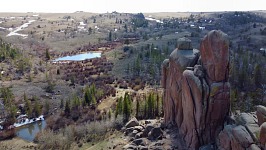 Velbloud dozírá na kvalitu práce hlodavců. Velbloud dozírá na kvalitu práce hlodavců.