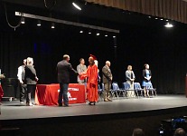 Ve víru zemědělení nám stihla Lisa odgraduovat z high school. Ve víru zemědělení nám stihla Lisa odgraduovat z high school.