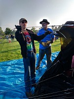 Tom a Sid na balónech.