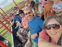 Na turistickém vláčku k bizonům (foto Holger/Vicky). Na turistickém vláčku k bizonům (foto Holger/Vicky).