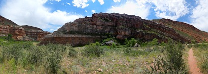 Bent Rock = Ohnutá skála. Bent Rock = Ohnutá skála.