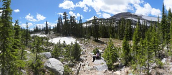 Od starostí a práce utíkáme do hor.