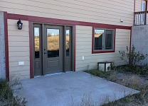 Vyměnit dveře stojí spoustu peněz, ale aspoň je to proveditelné.