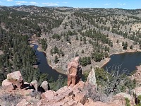 Vyhlídka z Žulového hřebene na Vraní potok a začátek nádrže Žulové prameny.