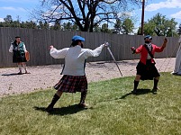 Skotskému meči se říká claymore.