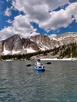 Tady jsme před měsícem lyžovali.