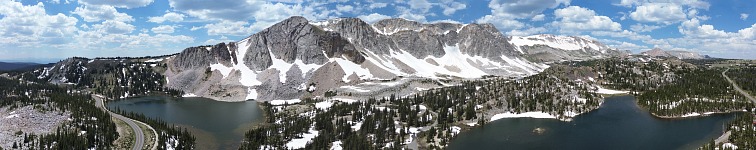 Sněžný hřeben: Mariino a Zrcadlové pleso.