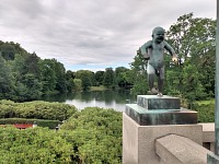 Frognerův park: zuřivý chlapeček.
