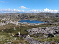 Lyseveien: jezírko v tundře. Lyseveien: jezírko v tundře.