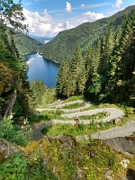 Kossdalssvingane: 17 zatáček z kopce do údolí.