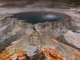 Yellowstone: jeden z mnoha kruhových vývěrů